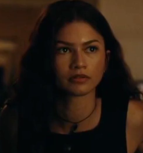 realmente deve ser difícil pro peter ver ela cada dia mais linda e não pode fazer nada