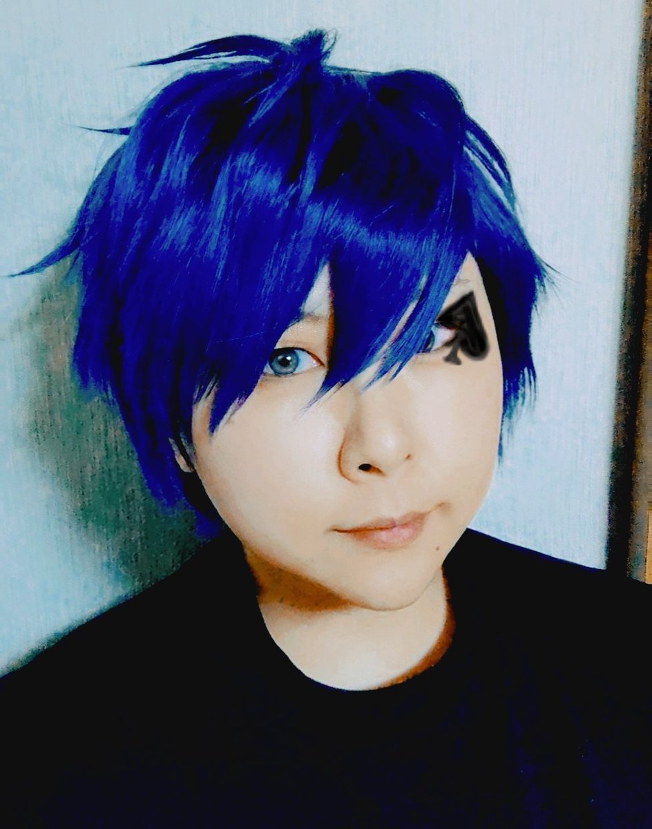 ウィッグセットし直したけどやっぱ前髪長いよな〜〜〜週末の終わったら切るかな……