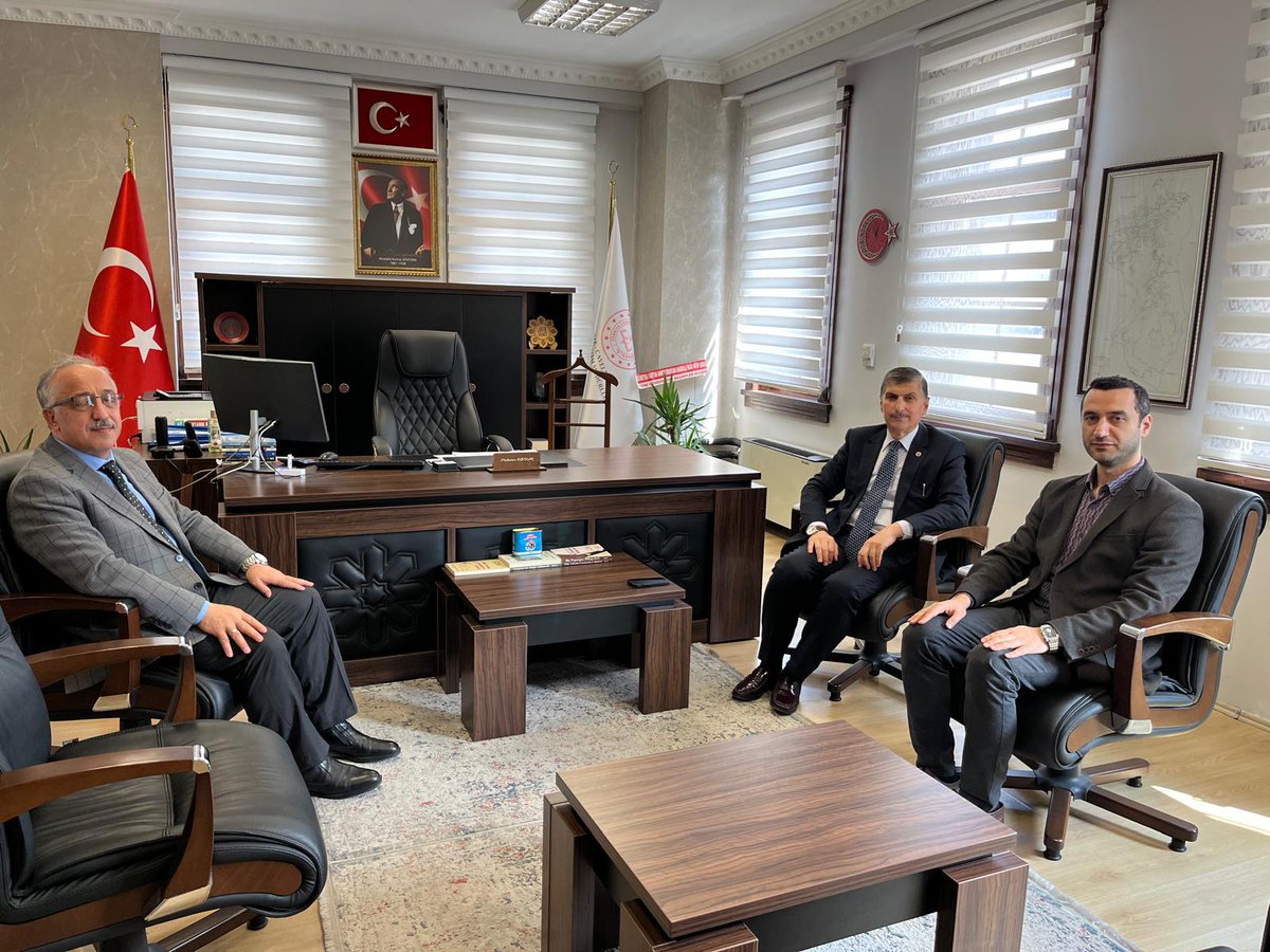 CayeliMem's tweet photo. 📍 Çayeli

Milli Eğitim Bakanlığı Milli Eğitim Akademisi Eğitim Yönetimi, Denetim ve Rehberlik Daire Başkanı Sayın Bekir Şirin, üç günlük eğitim çalışması kapsamında Çayeli Eğitim ve Uygulama Merkezimizi ziyaret etti. https://t.co/W868ToeCZp
