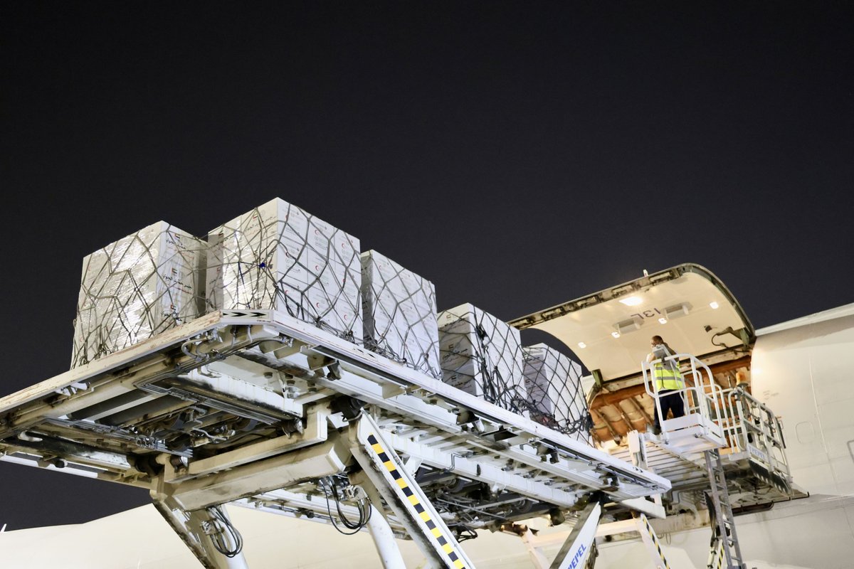 AletihadEn's tweet image. Humaid Air Bridge continues to dispatch relief aircraft carrying humanitarian aid to Gaza Strip 

Read more: link.aletihad.ae/JWIe 

#AletihadNewsCenter #UAE #aid #Gaza
