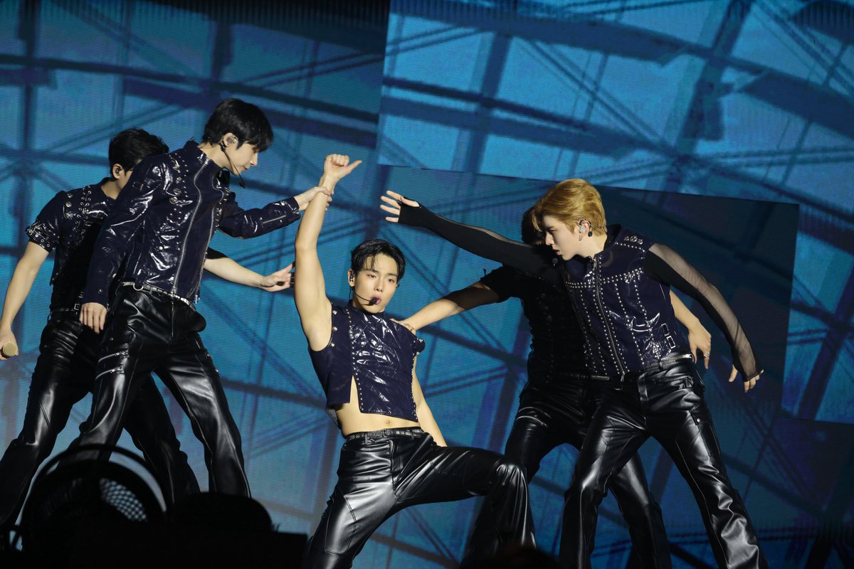 아니.. 왜 귀엽지...