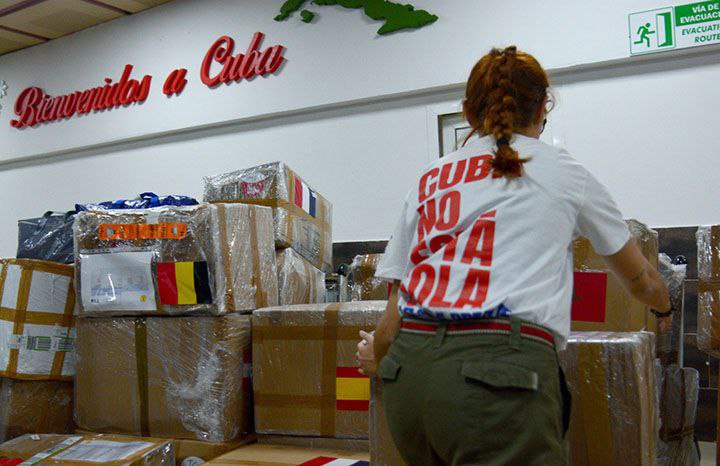 Recibe #Cuba convoy solidario procedente de Europa.El envío, valorado en unos 500 mil euros, será distribuido en coordinación con las instituciones cubanas en cuatro hospitales de la capital.#LatirAvileño
