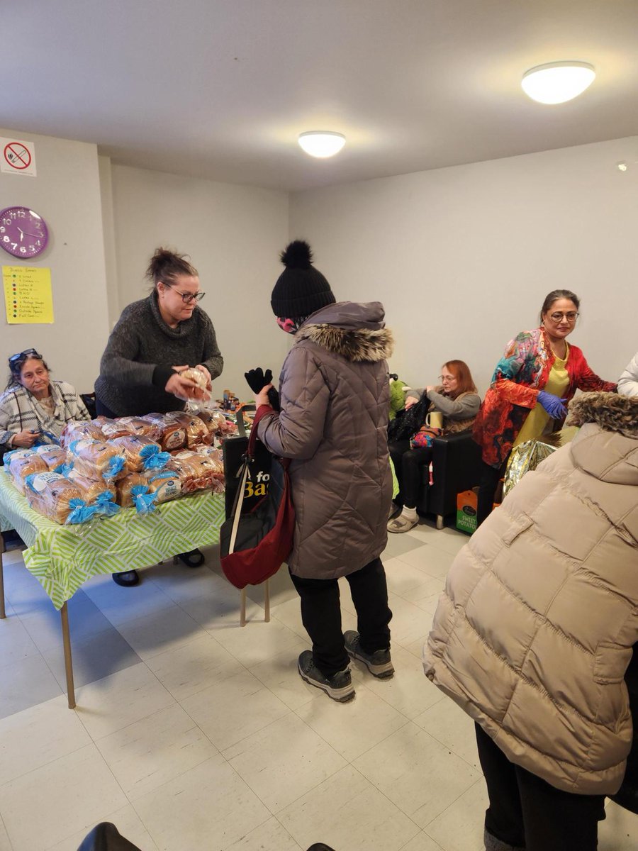 OCH_LCO's tweet image. .@khalsaaidca and @OCH_Foundation teamed up to provide food and personal hygiene items to over 100 residents of May Nickson Place on March 12. The Tomorrow Ready program proves collaboration drives real change, tackling #foodinsecurity with dignity. #OCHPartners