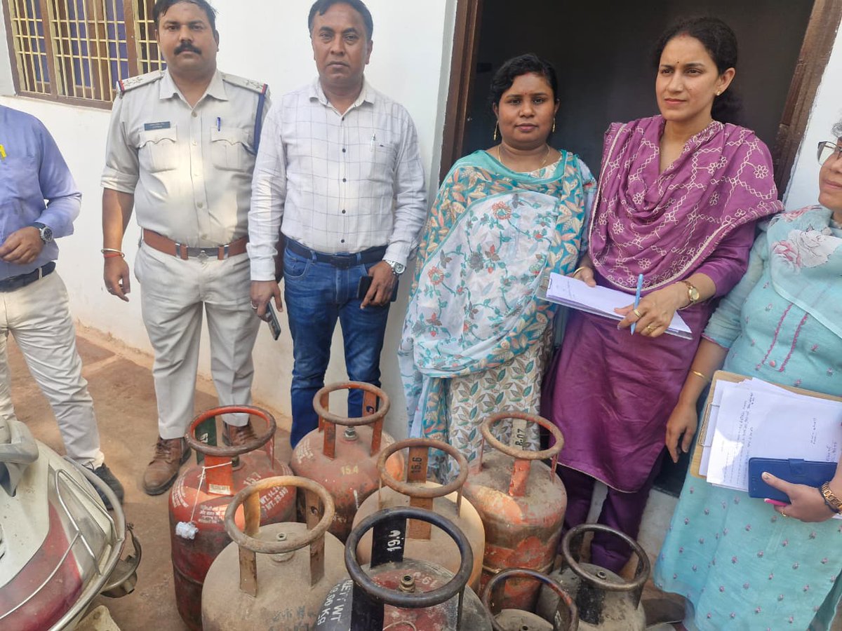 Collector Gwalior tweet media