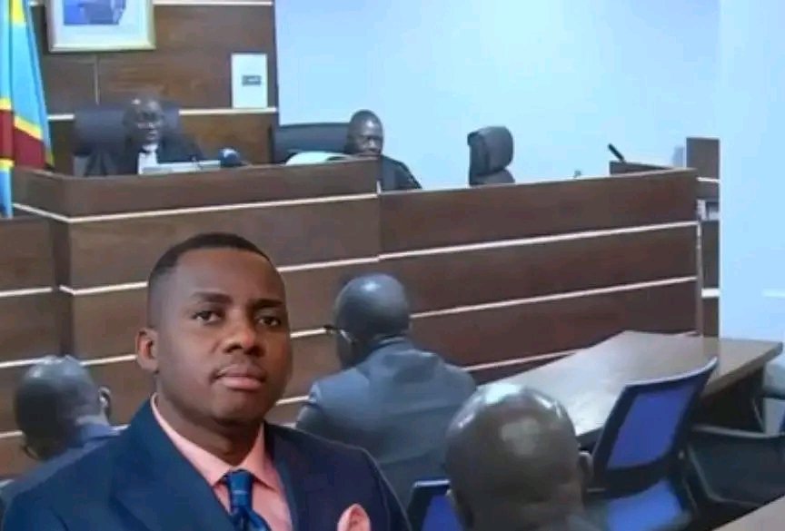 Dynamiquedjs's tweet photo. #RDC | Lâex-DG de la #SOKIMO, #Pistis_Bonongo, condamnĂ© pour faute de gestion
Lâancien directeur gĂ©nĂ©ral de la SociĂ©tĂ© miniĂšre de Kilo-Moto (SOKIMO), #Pistis_Bonongo, a Ă©tĂ© dĂ©clarĂ© coupable, ce mercredi 18 mars, de faute de gestion pour dĂ©faut de transmission des comptes annuels dans le dĂ©lai lĂ©gal Ă la Cour des comptes.
Il a Ă©tĂ© condamnĂ© Ă une amende de 84 000 dollars amĂ©ricains, payable en francs congolais, ainsi quâaux frais de lâinstance.
@Presidence_RDC @MinMinesRDC