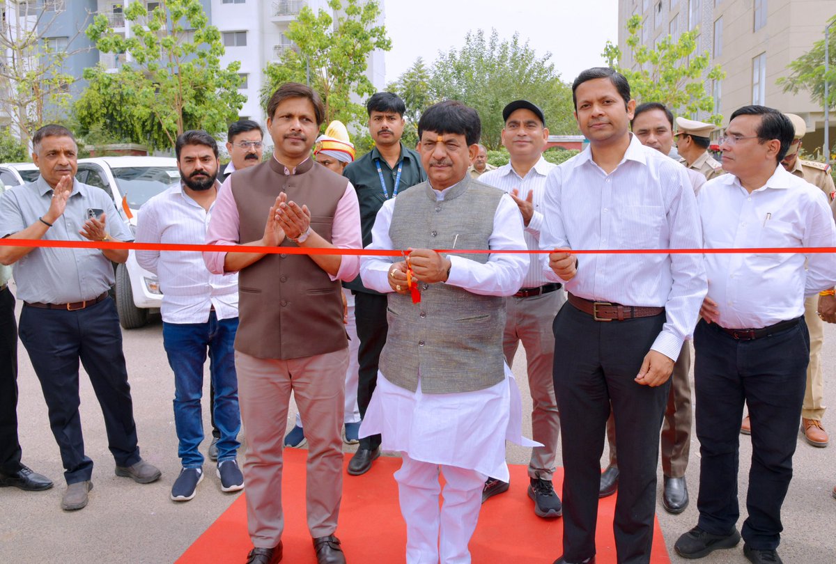 dr_hariom_ias's tweet image. लखनऊ। रोज़गार मेला।१०० से ज़्यादा कंपनियों ने २००० से अधिक ITI बच्चों को जॉब लेटर दिए.प्रदेश भर में ऐसे ४ वृहद रोज़गार मेले और आयोजित होने हैं।#upsdm #job #Fair #drhariomias #skill