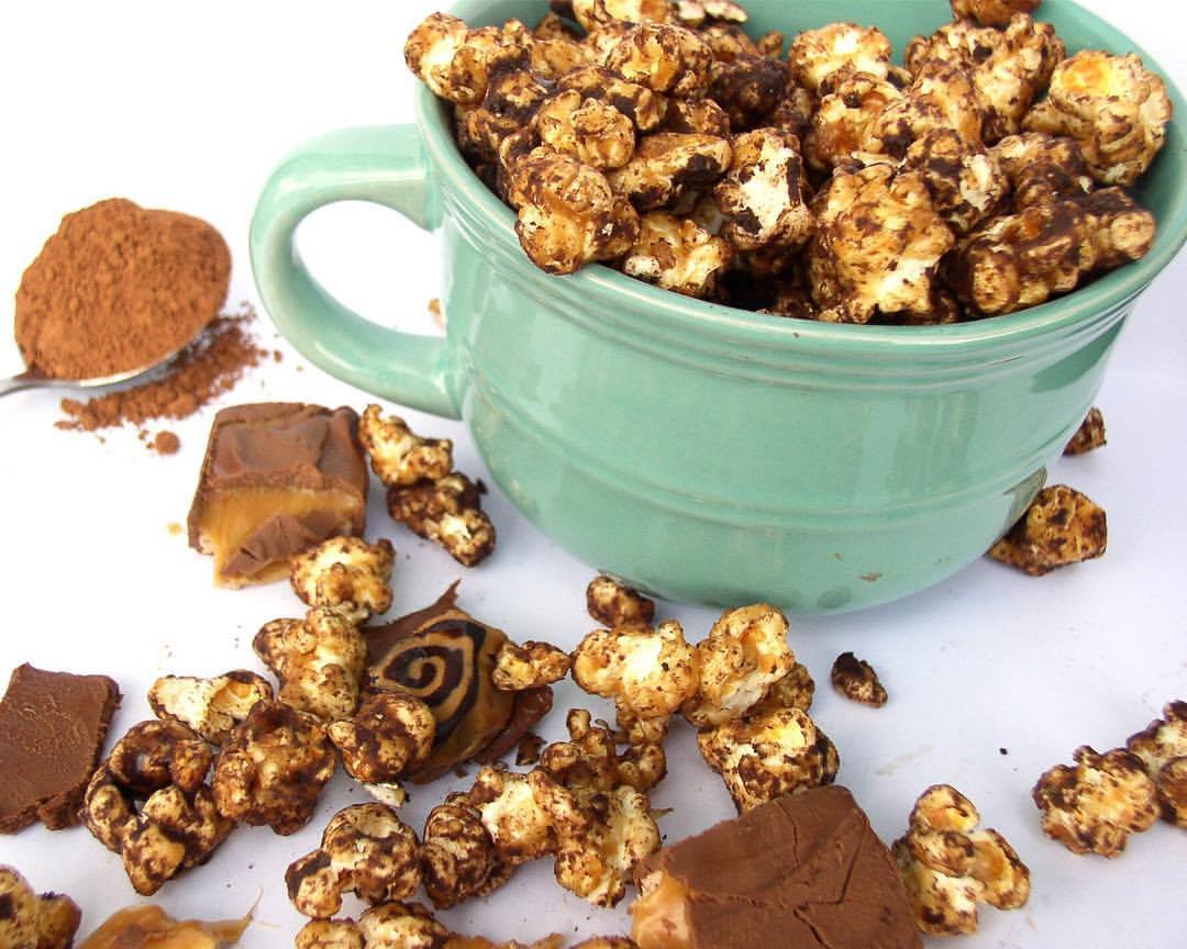 NCAgriculture's tweet image. It's National Caramel Popcorn Day! 😋🍿

Did you know that many of our Got to Be NC members produce caramel popcorn? Check out Tar Heel Kettle Corn, Chad's Carolina Corn, Midtown POP, and Ella's Popcorn to get you started! #GotToBeNC #BuyLocal #NCAgriculture