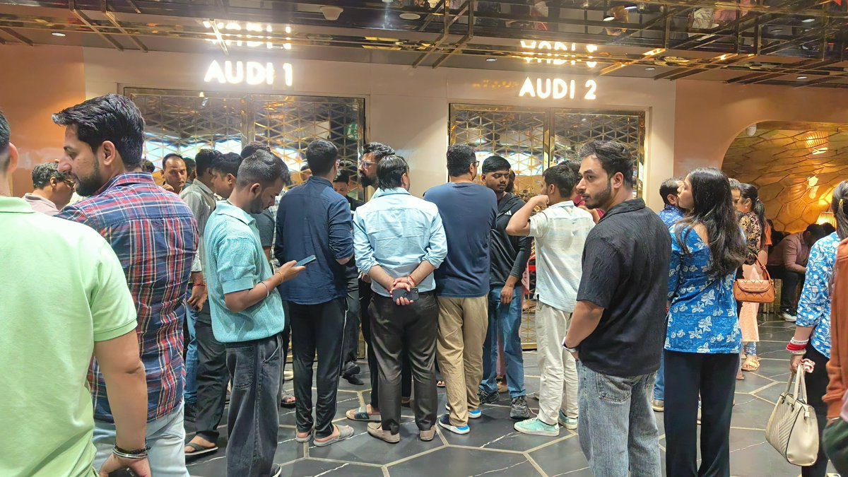 Sonaliguha7's tweet photo. Movie Kab shuru hogi 🥲 
@uscinemas 
@AdityaDharFilms 
@DhurandharFans 
#dhurandhar2 https://t.co/ZJ7iUecxGF