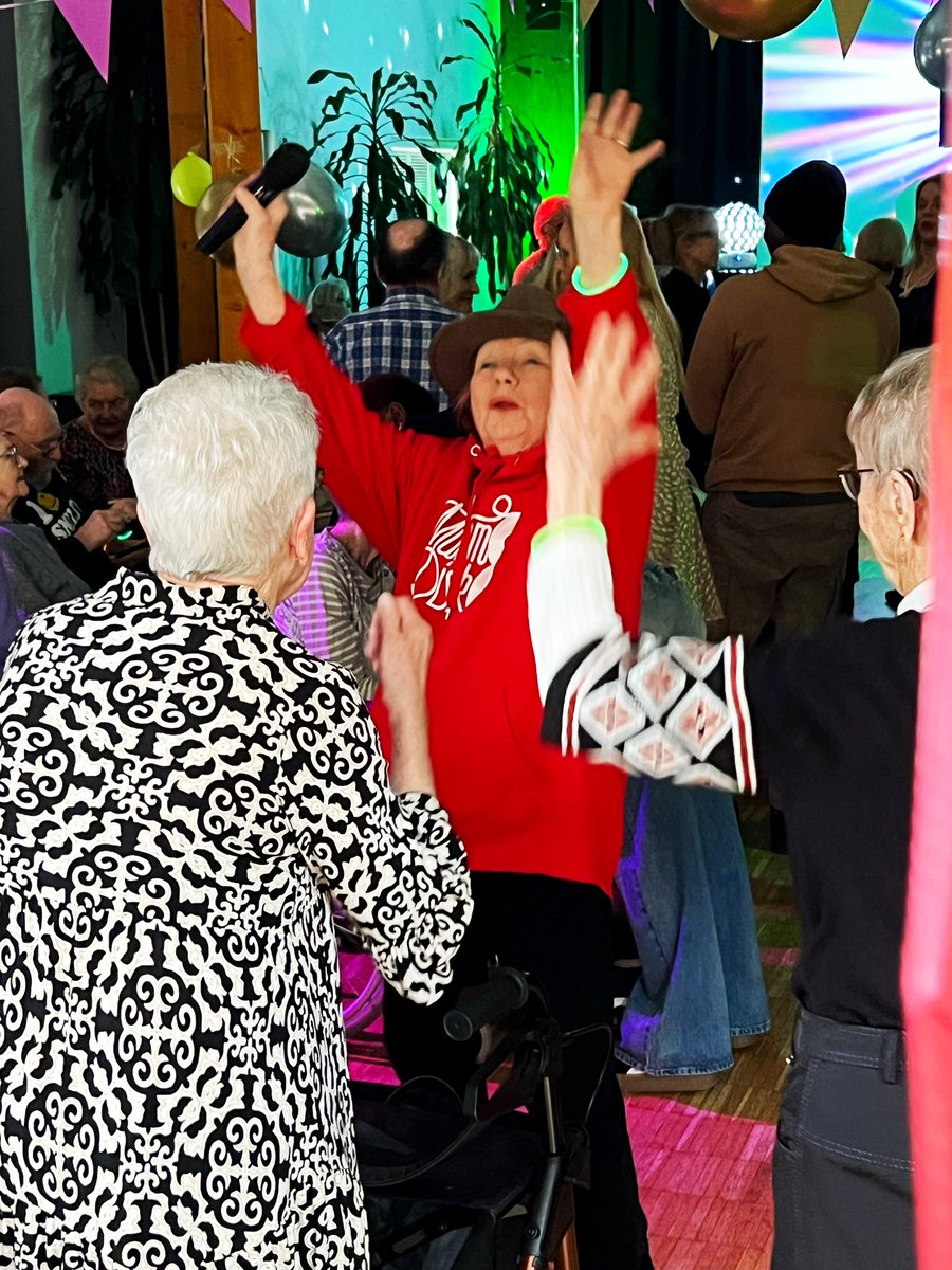 foibekartano's tweet image. Tanssin riemua Foibekartanon @mummodisko’ssa. #foibekartano #hyvänelämänyhteisö #tanssi #disco #musiikki