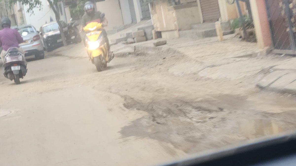 sudiipta2001's tweet photo. 1st main Vayunanda layout hebbal kempapura 50024 whose graveyard? @Bangaloreroad @BangaloreMirror @BBMPSWMSplComm @NEWS9 @nitin_gadkari @NaMo4PM @CMofKarnataka @BangaloreUp @cpimkarnataka @BJP4Karnataka @INCKarnataka https://t.co/mZ3XD10Xwf