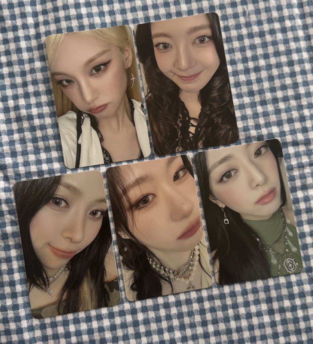 eggzy photocards are my fave genre 🐣