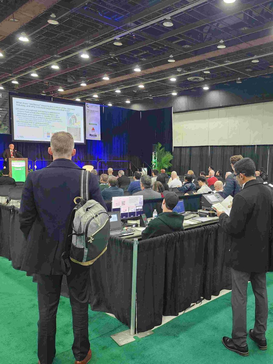 ROBOPACUSA's tweet image. Day 1 at Lubricant Expo was a success! 🚀

Join us for Day 2 - come find us at Booth 424 to meet our team and learn about our end-of-line packaging solutions. 

See you there!

#LubricantExpo #PackagingSolutions