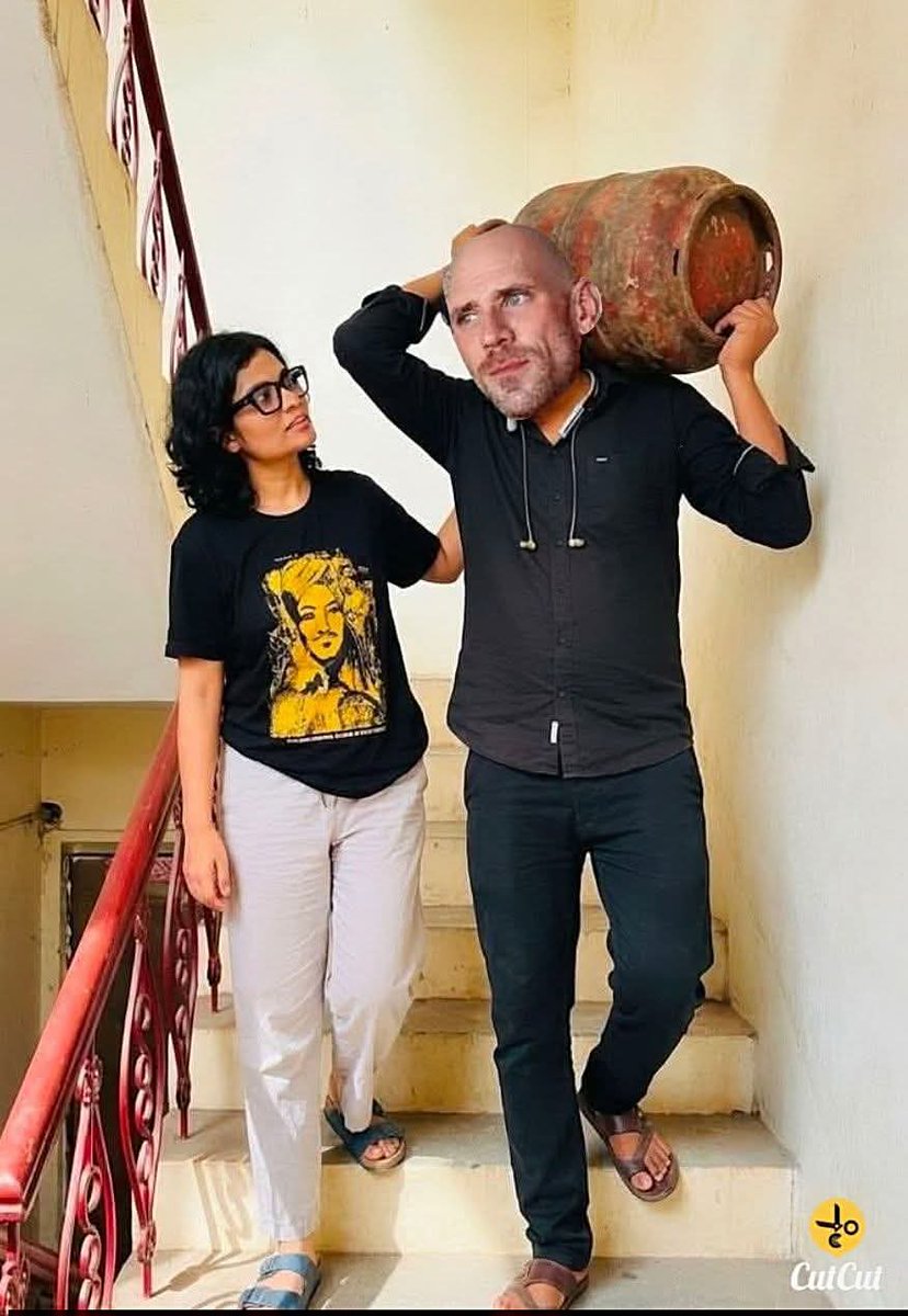 जोनी भाई को घर तक भेज दिया तुझे सिलेंडर नही स्प्लेंडर की आवश्यक्ता है बांझ