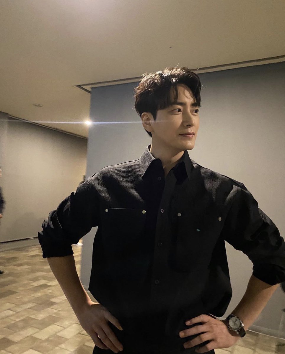 pohyuk05's tweet photo. 하느님한테 이상형커미션 넣어서 받은남자 https://t.co/0SIJkgLEbA