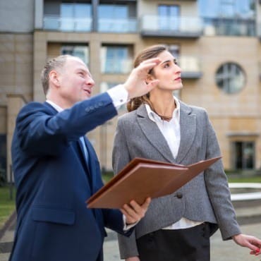 PlazaEstates's tweet image. Q - Is it possible to use more than one estate agent?

The short answer is yes, but there are many other factors you should consider. Read on to find out more ⬇️

bit.ly/3WdQCMU  

#housesales #estateagents #movinghouse