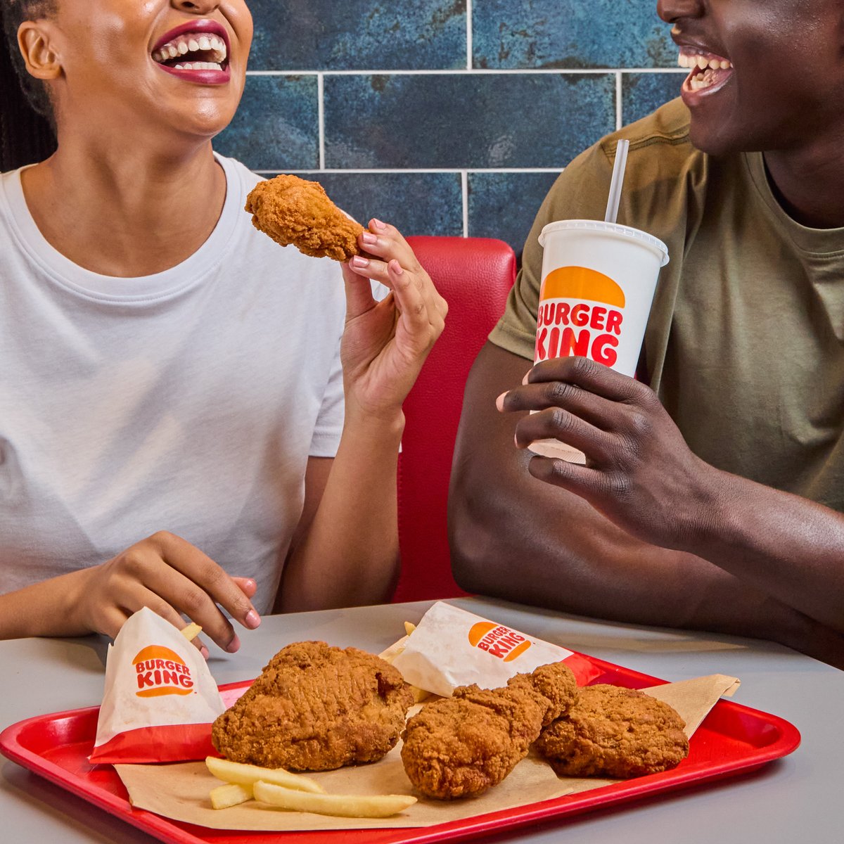 BurgerKingZA's tweet photo. Warning: Our Fried Chicken may cause serious cravings. One bite and you’ll know why. https://t.co/MgfniC5uma