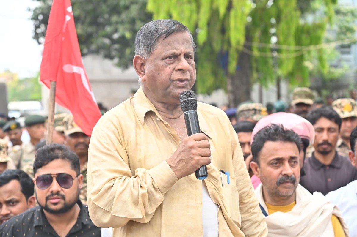 prasenjit_cpim's tweet image. Tripura Assembly March by #AIKS, #AIAWU and #GMP against anti-farmer, anti-poor policies and attacks on democracy. It was the budget session and people wanted to raise their demands before the government .