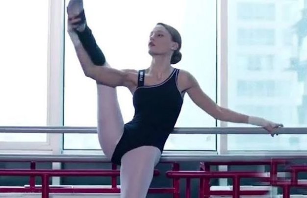 Serenay Sarıkaya in fi, 2017