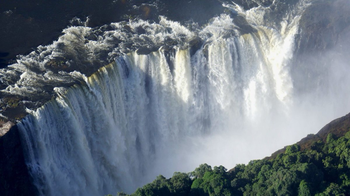 Zimbabwe Travel Hub is your ultimate guide to exploring the beauty and diversity of the country. Whether you are planning an adventure-packed safari or a relaxing getaway, we've got you covered. We provide comprehensive travel information to help you make the most of your trip.