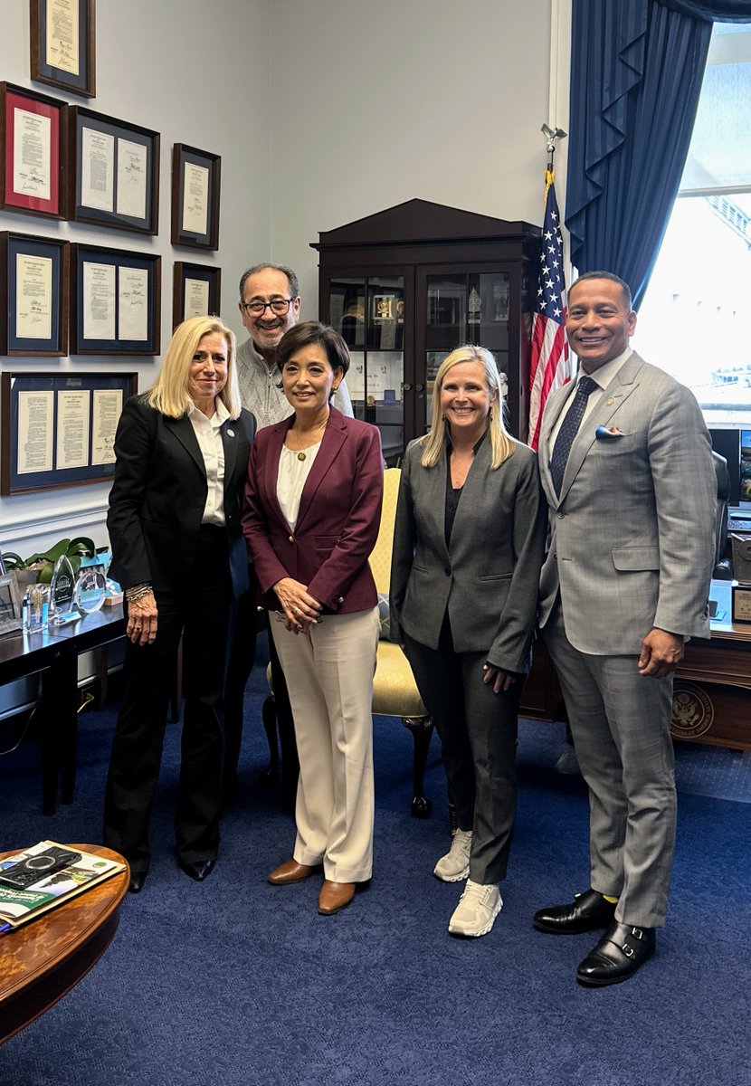 Young Kim tweet media