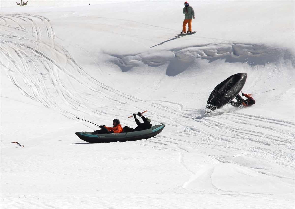 GezelimSeyahat's tweet image. Sudaki aksiyon yetmedi! Erciyes Dağı’nda kanoyla kaydılar

gezelim.com/sudaki-aksiyon…

#Kayseri #Erciyes #Kayak