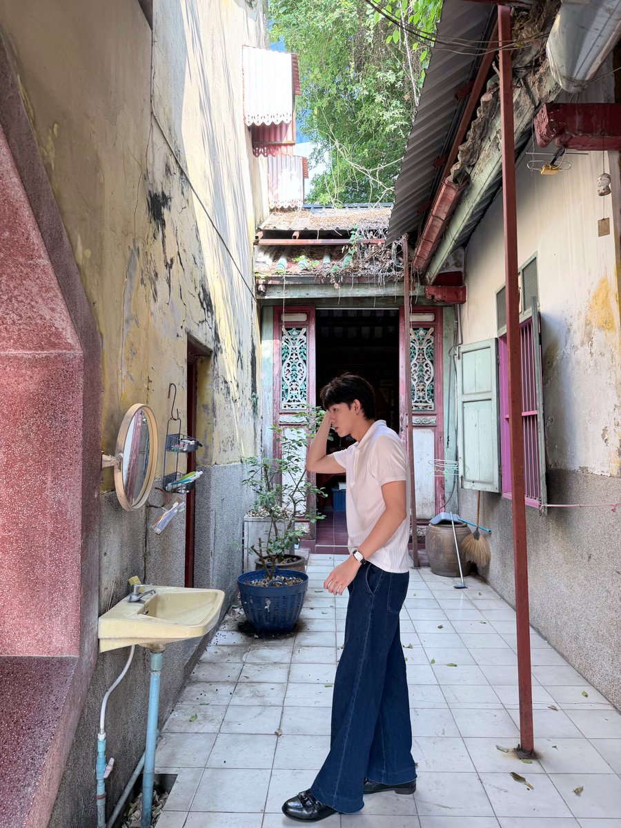 llafolk_ tweet media