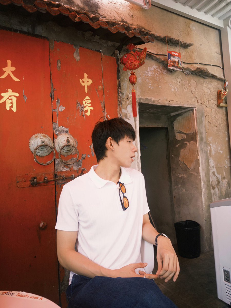 llafolk_ tweet media