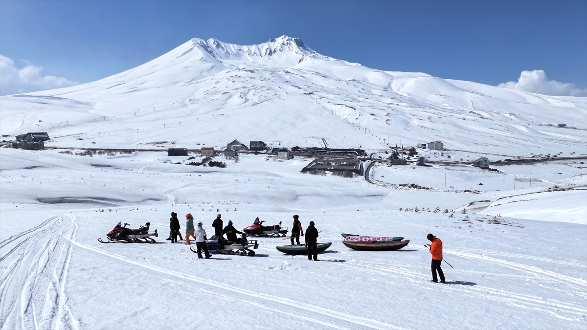 GezelimSeyahat's tweet image. Sudaki aksiyon yetmedi! Erciyes Dağı’nda kanoyla kaydılar

gezelim.com/sudaki-aksiyon…

#Kayseri #Erciyes #Kayak