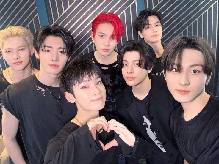 Ellie | ENHYPEN IS 7 🧡 tweet media