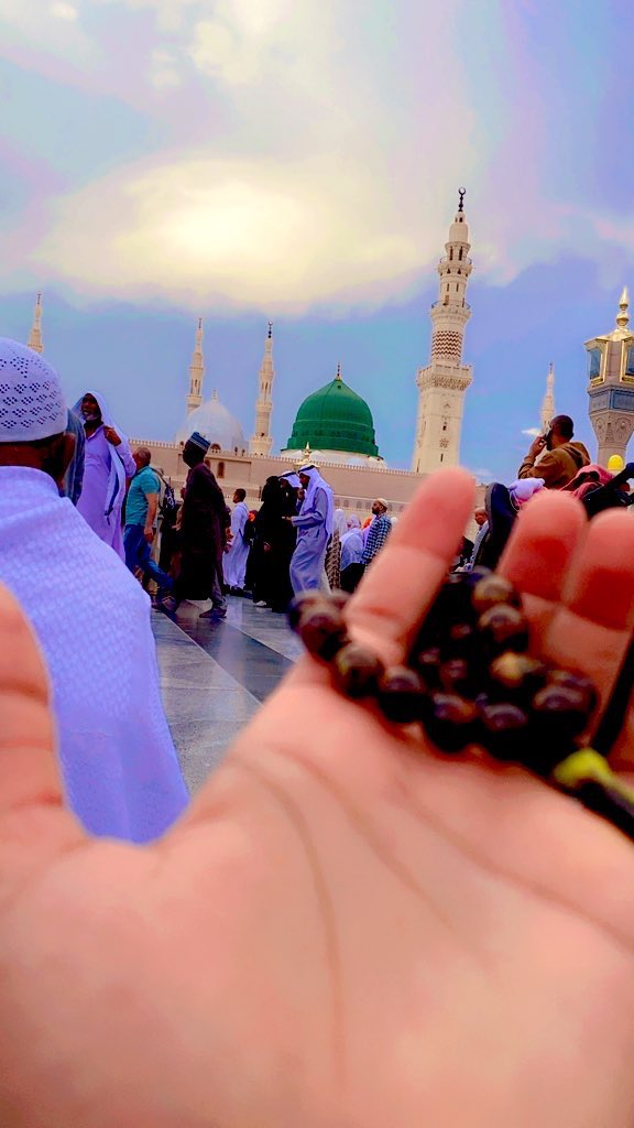 الوداع الوداع ماہ رمضان 
واسطہ تجھ کو پیارے نبی کا حشر میں ہم کو مت بھول جانا
روز محشر ہمیں بخشوانا

الوداع الوداع ماہ رمضان
جب گزر جائیں گے گیارہ ماہ تیری آمد کا پھر شور ہو گا
کیا میری زندگی کا بھروسہ الوداع الوداع ماہِ رمضان

الوداع الوداع ماہ رمضان 
😭😭😭😭😭😭😭😭