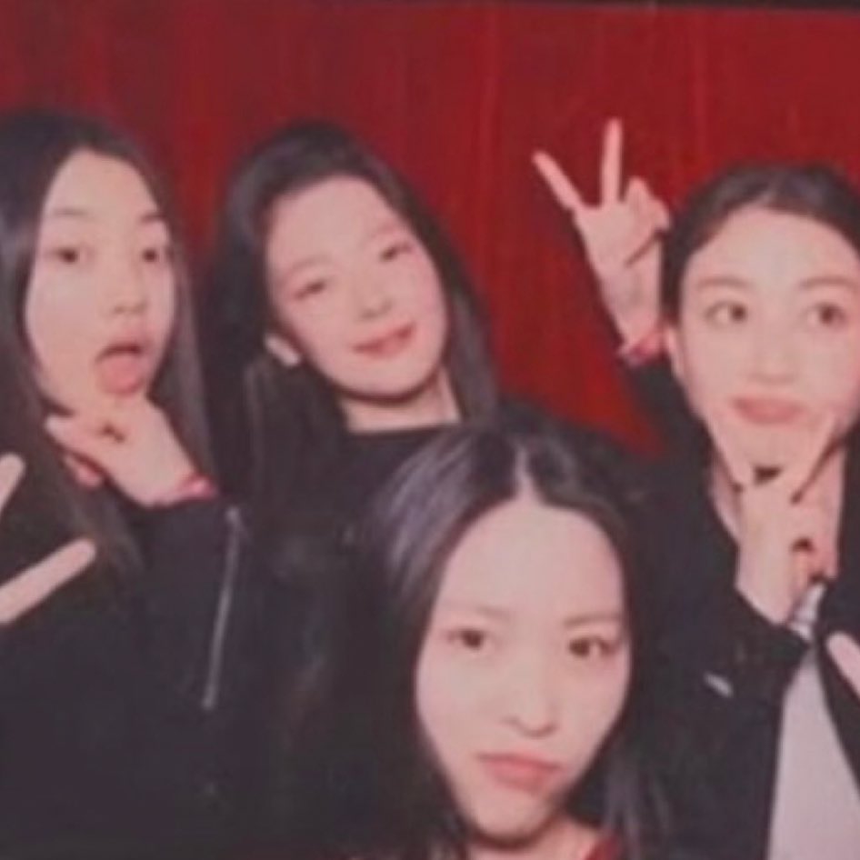 lia pics tweet media