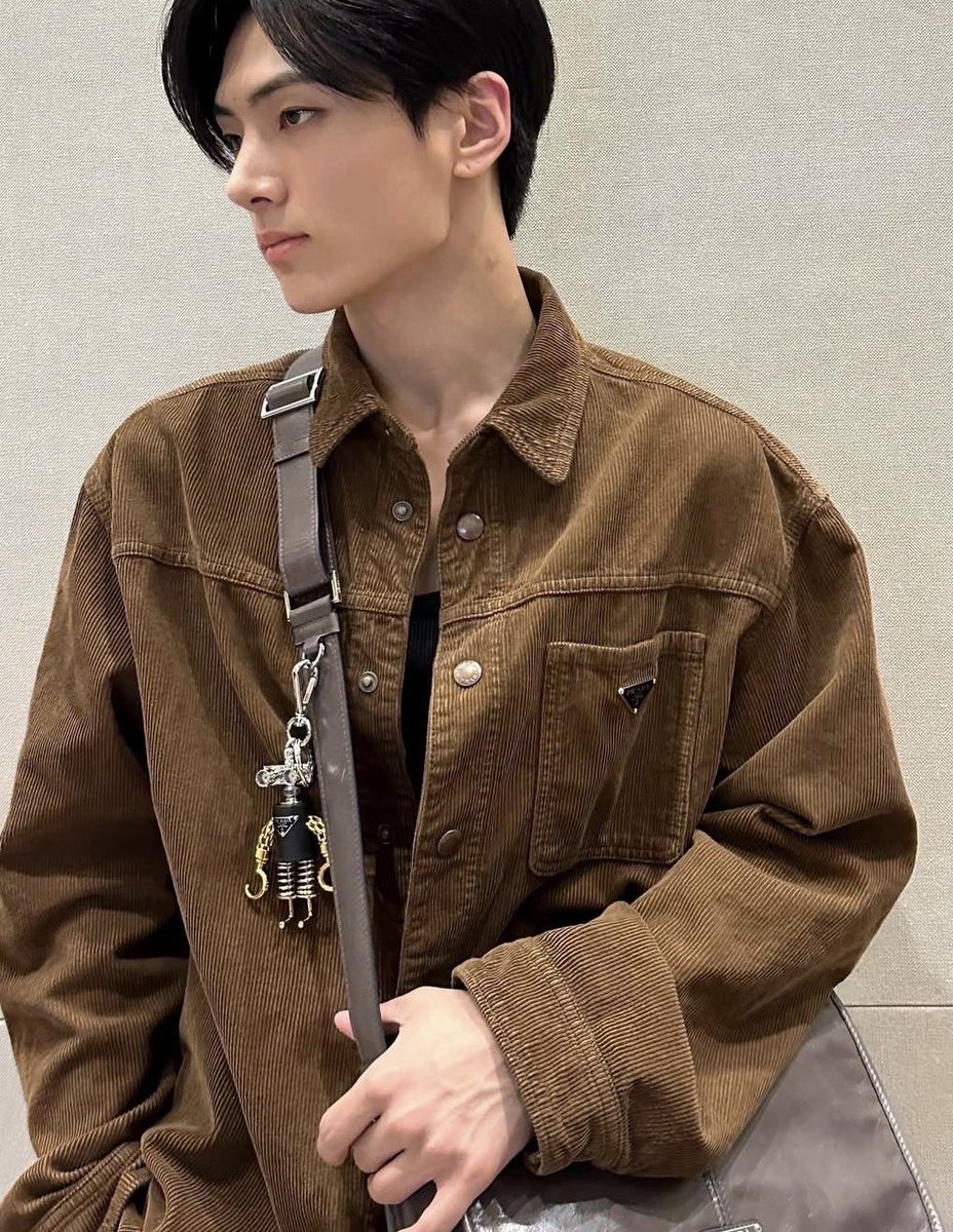 If my color palette says brown suits me perfectly, I think I’ll believe it. Do you think it suits me too? I’ll take that as a sign of good taste.