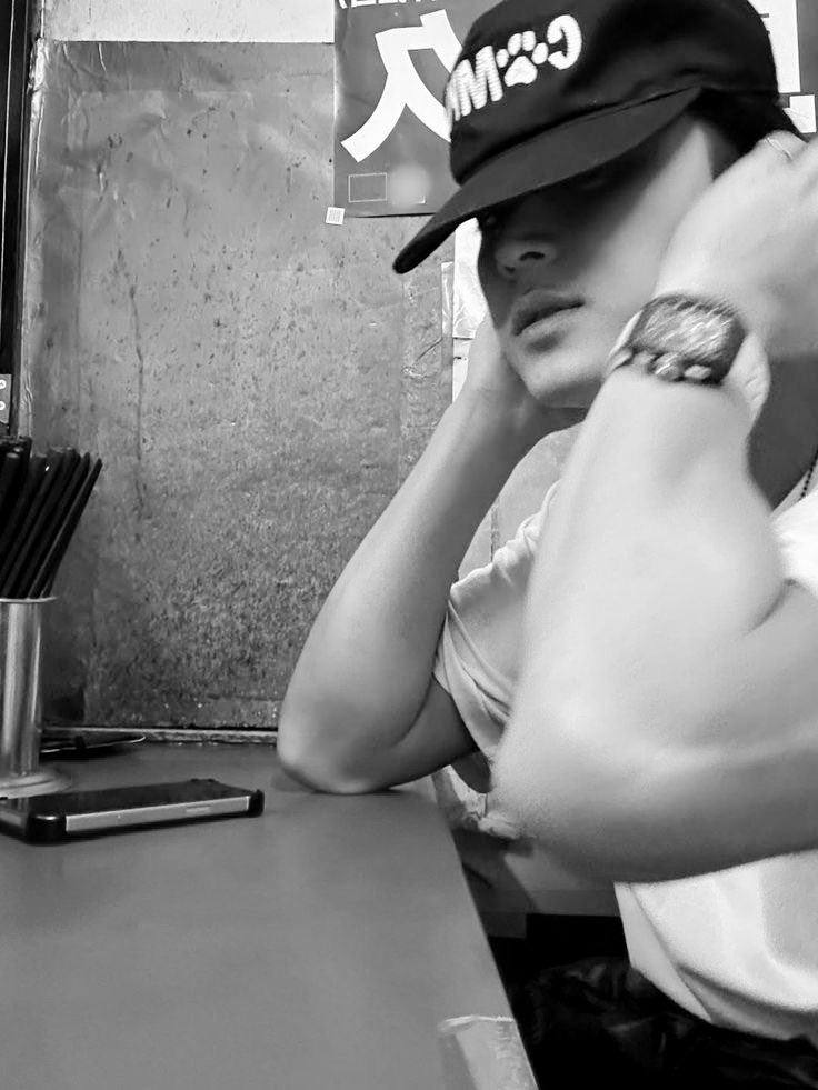 𝐌𝐀𝐑𝐊 tweet media