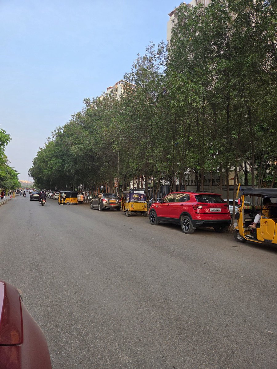 anand6388's tweet photo. @CYBTRAFFIC @CommissionrGHMC - We continue to see vehicles/taxis/autos parked in Aparna Neo Mall lane,Nallagandla.Public space is slowly being converted to private parking space.Need your immediate attention to stop this. It's a big inconvenience now. (Pic taken: 18 Mar, 5:45pm) https://t.co/lBRIXQHb8y