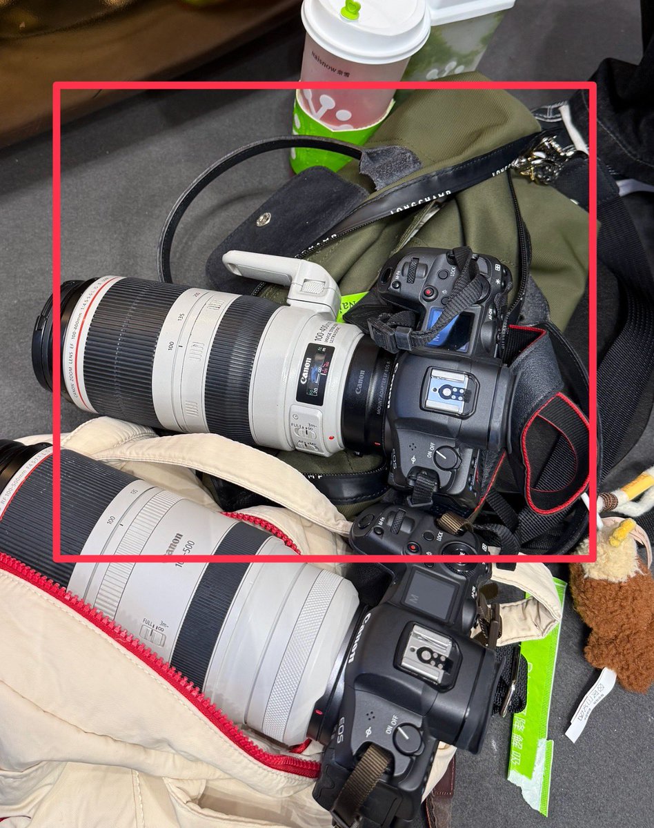 ฝากรีหน่อยค่ะ ‼️‼️‼️

หากใครพบเห็นการซื้อ-ขาย กล้อง Canon R5 + เลนส์ Canon EF100-400 ที่มีลักษณะคล้ายๆกับในภาพ รบกวนแจ้งเราได้เลยนะคะ ขณะนี้ยังไม่ได้ของคืน 🥹🥹🥹 

#ซื้อขายกล้อง #canonR5
#ของหาย #โดนขโมย