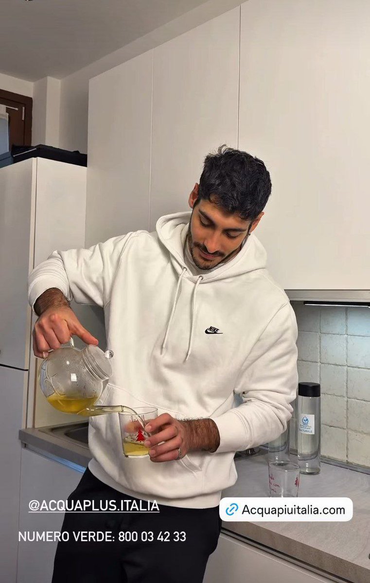 MaiDir3Mai's tweet photo. Il nostro Javi per acqua plus Italia 🇮🇹 #javi7 #prestinez #acquaplus Italia 💦https://t.co/gtydb8FYV9 https://t.co/yDDghV6d16