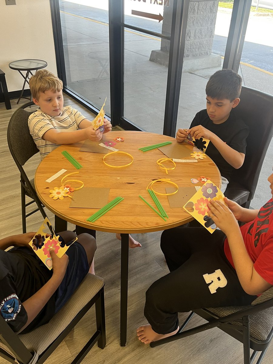 OMA_Karate's tweet image. Wonerful #artsandcrafts from yesterday’s #springbreakcamp! Paper mache bouquets for their parents! Oss! 🐯🥋🔥🐲🐉🥊✂️🌷💐🖍️🤩