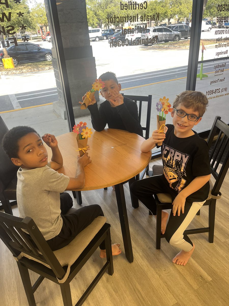 OMA_Karate's tweet image. Wonerful #artsandcrafts from yesterday’s #springbreakcamp! Paper mache bouquets for their parents! Oss! 🐯🥋🔥🐲🐉🥊✂️🌷💐🖍️🤩