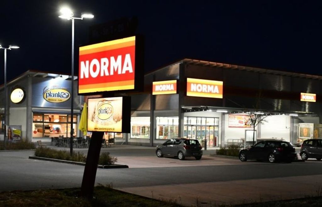 Norma und die Bäckerei Plank wollen ihre Gebäude in Lauterhofen vergrößern. In der Sitzung des Marktgemeinderats wurden die genauen Ausmaße der Erweiterungen bekannt und hierzu wurden keine Bedenken geäußert. mittelbayerische.de/lokales/landkr…