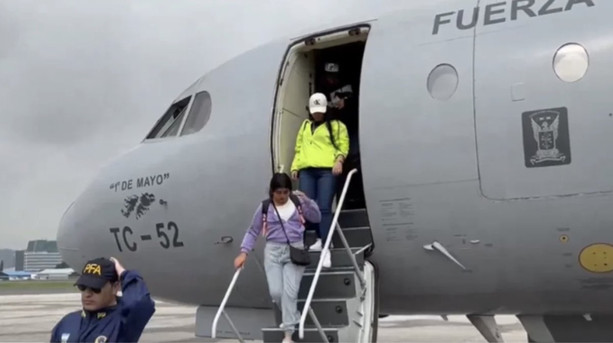 Expedientes_ec's tweet photo. 🇪🇨 #Ecuador | 👉 https://t.co/uXy5Euz3WX
Registros judiciales confirman que la familia de alias Fito viajó frecuentemente a Colombia desde 2020.

 #AliasFito #Colombia https://t.co/qKYmD5WBrO