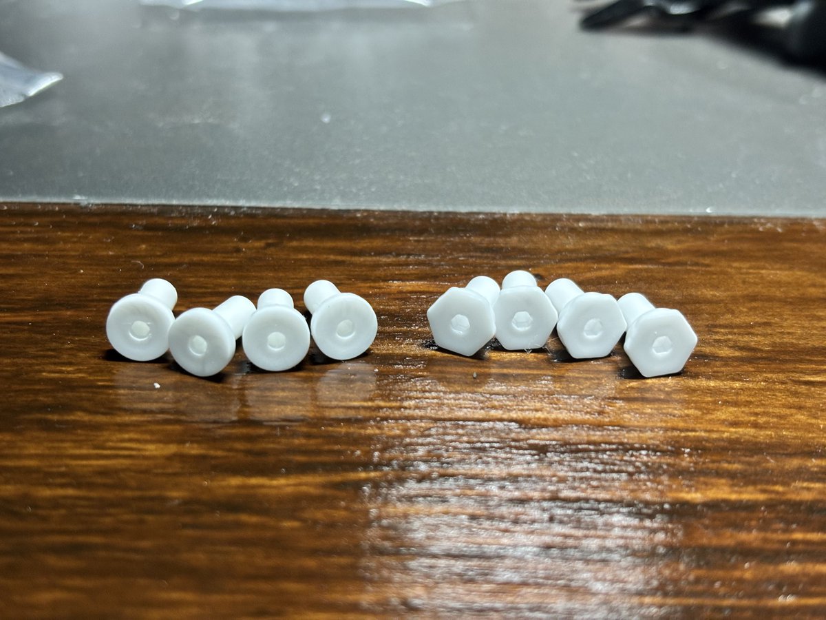 新ブッシュは外観が六角形状になってるからシャフトも挿しやすい。

他にも使い道がありそうだ。