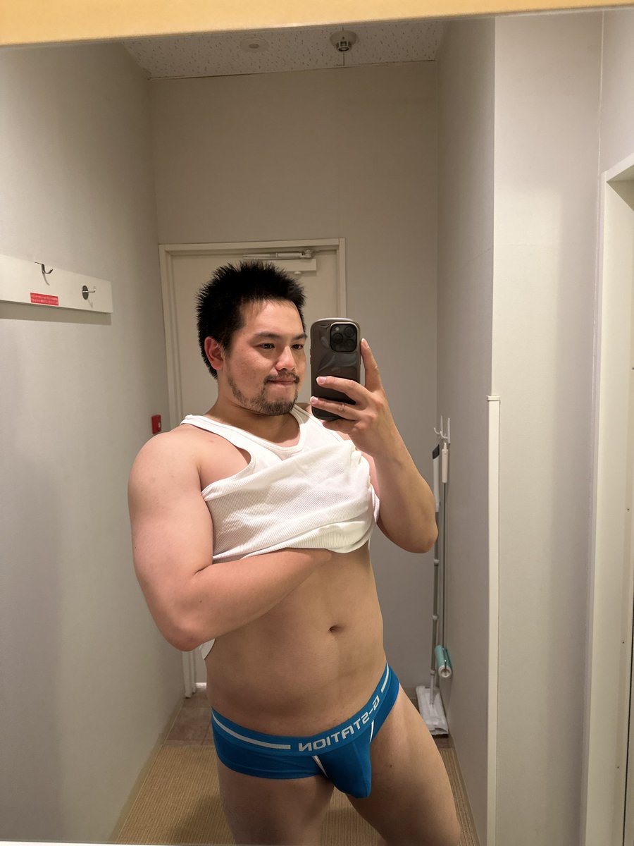 今日もジム行ってきました！
今日は背中と腕💪
毎日腹筋やるようになって、お腹少しずつ引き締まってきてるかも😊
もちろん、写真撮る時はかなりお腹に力入れてるけど（笑）