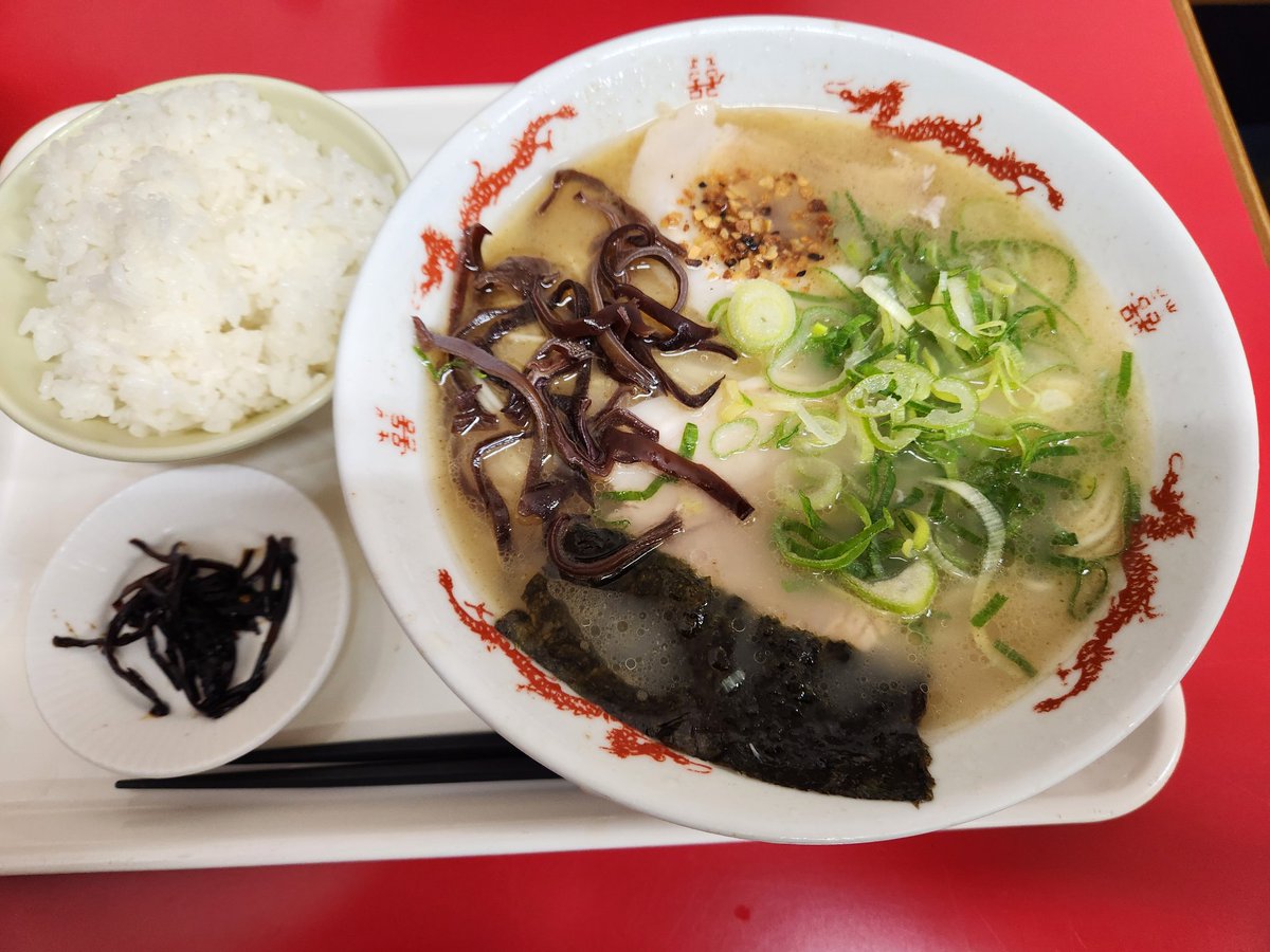 玉名拉麺第 千龍
美味しかったけどもっと濃厚とんこつの方が好みかなぁ