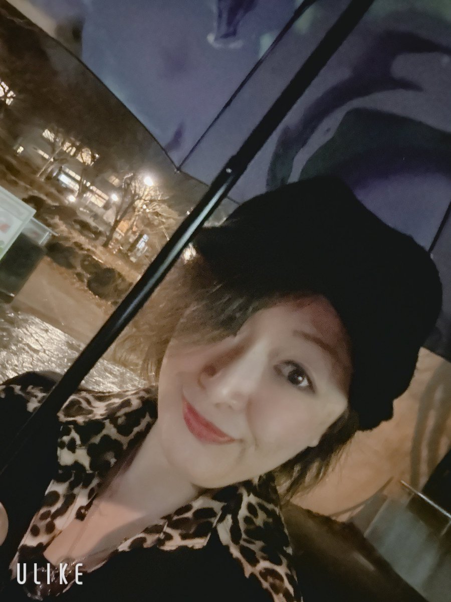 今日は昨日の半分の人数で頑張ってきたよ💪
途中咳き込んで息苦しくなって他の人にレジ代わってもらったりもしたけど無事終わったので🙆‍♀️
（乾燥のせいかな❓）

やっぱり雨降ってた☔️
今日もお疲れ様でした🙌🙌🙌