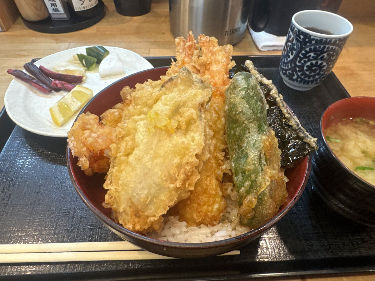 yuki_play75's tweet photo. 牡蠣天丼✌️おいしかった！ https://t.co/U94gRaYV2R