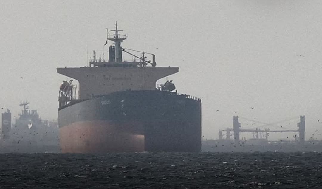 MBasit2000's tweet image. Huge milestone for Pakistan! 🚢🇵🇰
Our crude oil tanker has successfully crossed the Strait of Hormuz. A massive win for our energy security and the economy.
Could this finally mean some relief at the petrol pumps? ⛽️✨

#Pakistan #OilUpdate #Economy #StraitOfHormuz #BreakingNews