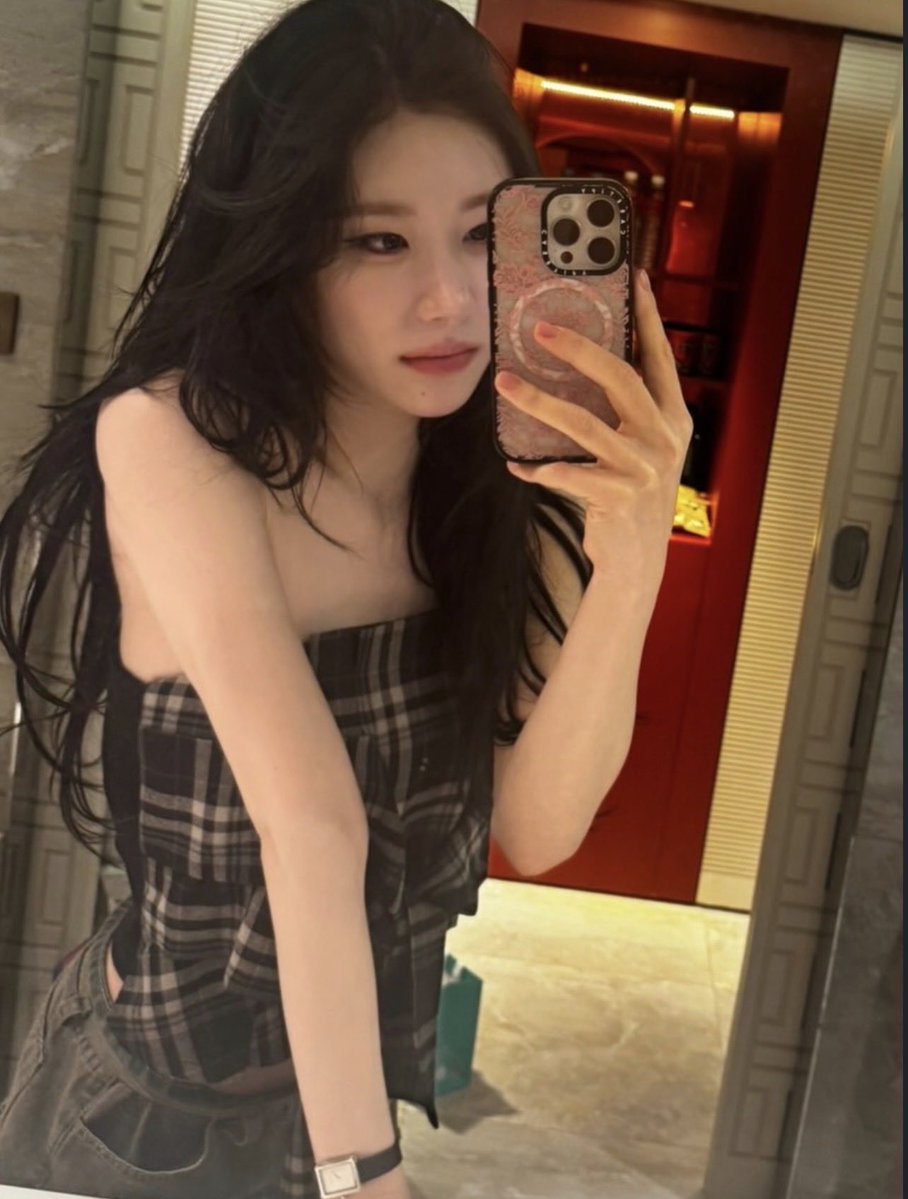 chaeryeong moments that could kill a sapphic tweet media