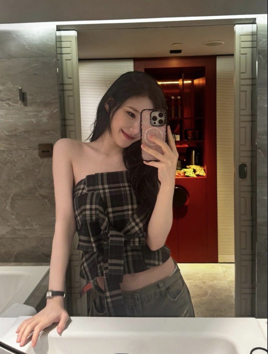 chaeryeong moments that could kill a sapphic tweet media