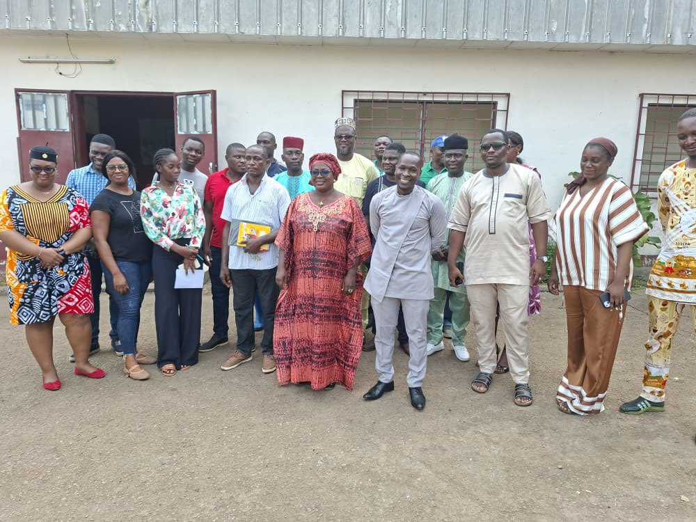 SODEPACmr's tweet photo. Installation des Délégués du personnel nouvellement élus à Douala.
Dirigée par Madame l’Inspectrice du Travail, en présence des Délégués syndicaux du SYNATIA, des chefs de service et du Directeur de l’Abattoir de Douala.
#sodepa https://t.co/x91AxucAek