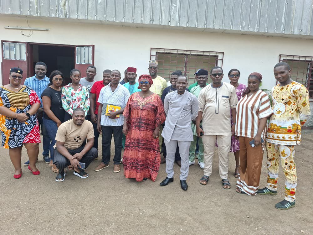 SODEPACmr's tweet photo. Installation des Délégués du personnel nouvellement élus à Douala.
Dirigée par Madame l’Inspectrice du Travail, en présence des Délégués syndicaux du SYNATIA, des chefs de service et du Directeur de l’Abattoir de Douala.
#sodepa https://t.co/x91AxucAek